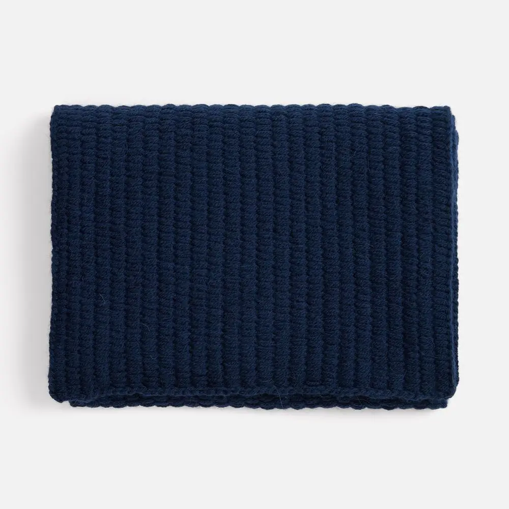 синий