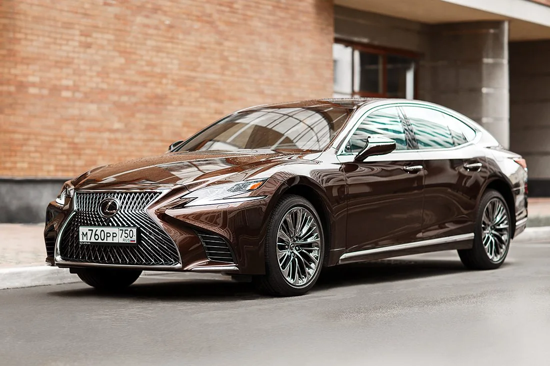 Lexus — флагманская модель