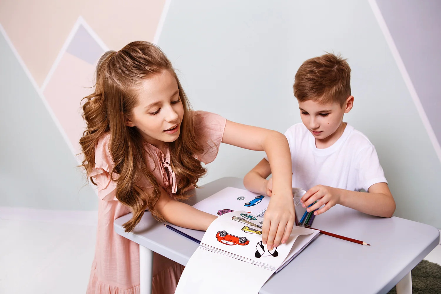 Дети с раскраской Lexus Kids
