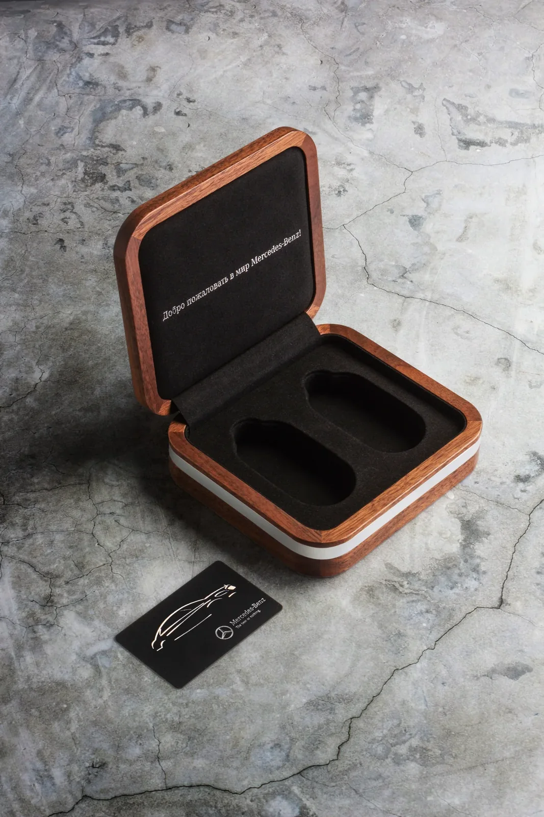Mercedes-Benz — открытый gift-box с деревянной крышкой
