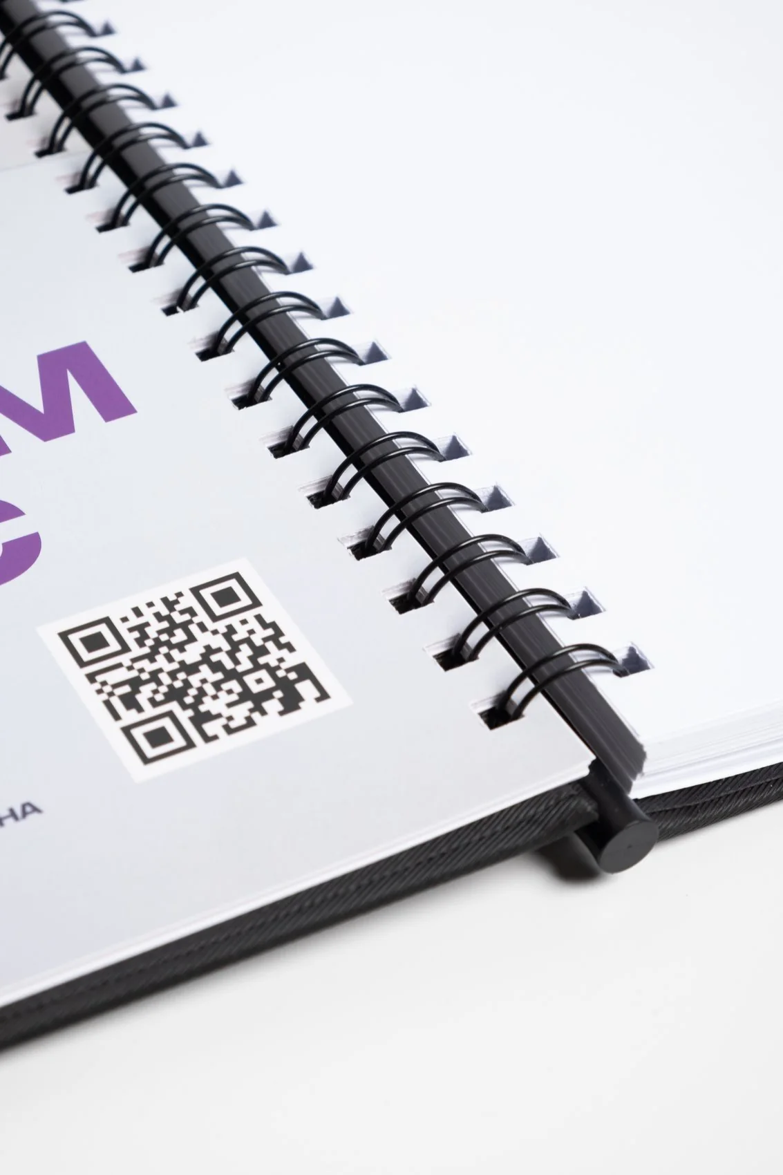QR-код и рабочая страница блокнота